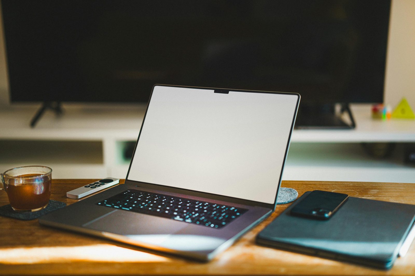 Homeoffice-Arbeitsplatz mit Internetnutzung